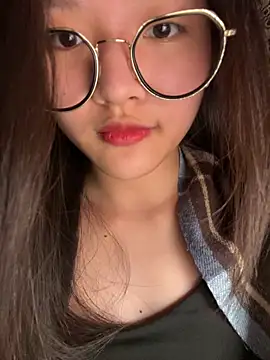 Snapshot of Krixxi22 chatting on 10-25-25, 01:40 Krixxi22 online show from 10-25-25, 01:40