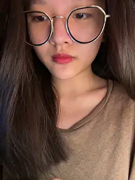 Snapshot of Krixxi22 chatting on 10-26-25, 04:24 Krixxi22 online show from 10-26-25, 04:24