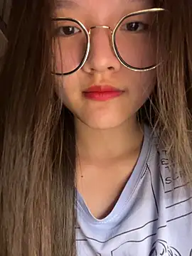 Snapshot of Krixxi22 chatting on 10-28-25, 04:42 Krixxi22 online show from 10-28-25, 04:42