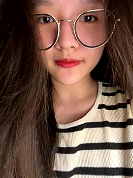 Snapshot of Krixxi22 chatting on 11-01-25, 02:08 Krixxi22 online show from 11-01-25, 02:08