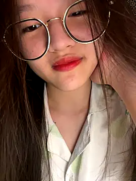 Snapshot of Krixxi22 chatting on 11-04-25, 02:49 Krixxi22 online show from 11-04-25, 02:49