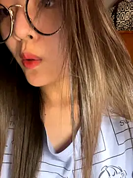 Snapshot of Krixxi22 chatting on 11-12-25, 05:46 Krixxi22 online show from 11-12-25, 05:46