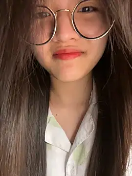 Snapshot of Krixxi22 chatting on 11-15-25, 07:32 Krixxi22 online show from 11-15-25, 07:32