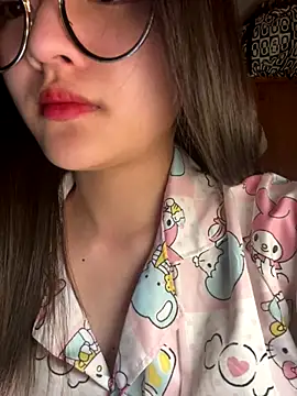 Snapshot of Krixxi22 chatting on 11-16-25, 02:22 Krixxi22 online show from 11-16-25, 02:22