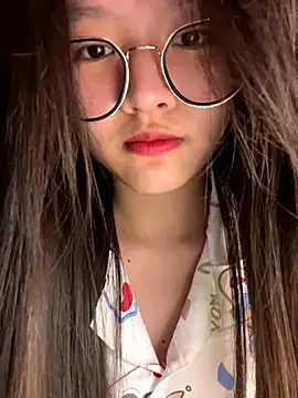 Snapshot of Krixxi22 chatting on 11-17-25, 04:46 Krixxi22 online show from 11-17-25, 04:46