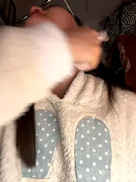 Snapshot of Krixxi22 chatting on 11-18-25, 03:05 Krixxi22 online show from 11-18-25, 03:05