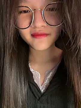 Snapshot of Krixxi22 chatting on 11-19-25, 03:56 Krixxi22 online show from 11-19-25, 03:56