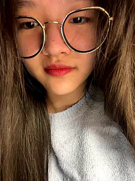 Snapshot of Krixxi22 chatting on 11-28-25, 03:47 Krixxi22 online show from 11-28-25, 03:47