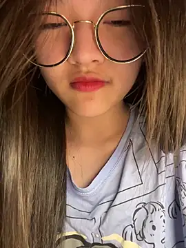 Snapshot of Krixxi22 chatting on 12-05-25, 03:52 Krixxi22 online show from 12-05-25, 03:52