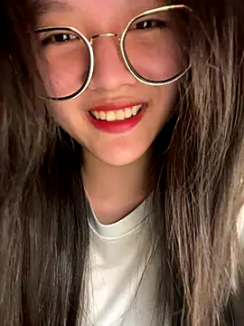 Snapshot of Krixxi22 chatting on 12-14-25, 03:50 Krixxi22 online show from 12-14-25, 03:50