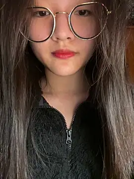 Snapshot of Krixxi22 chatting on 12-15-25, 04:00 Krixxi22 online show from 12-15-25, 04:00