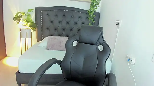 zoe danae  online show from 12-29-24, 03:24