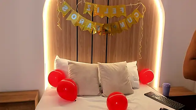 zoe danae  online show from 11-10-25, 12:37