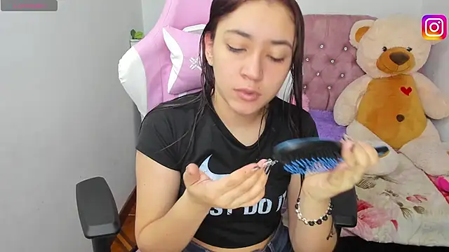 Snapshot of karla_cute01 chatting on 03-04-25, 10:16 karla cute01 online show from 03-04-25, 10:16