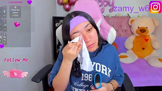 Snapshot of karla_cute01 chatting on 10-24-25, 10:11 karla cute01 online show from 10-24-25, 10:11