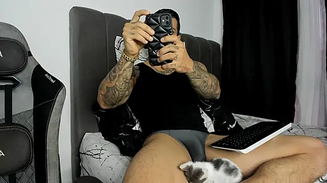 Aron Dark online show from 01-08-25, 01:09