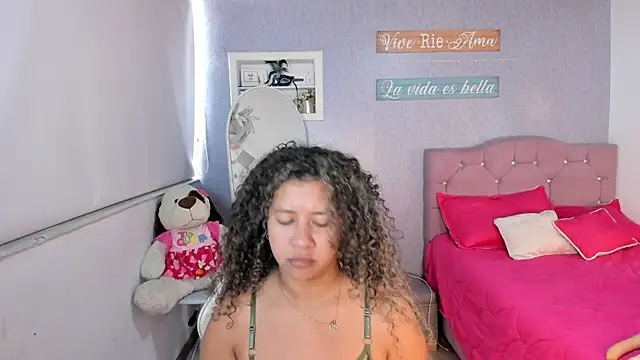 Kenia tompson01 online show from 01-17-25, 05:30