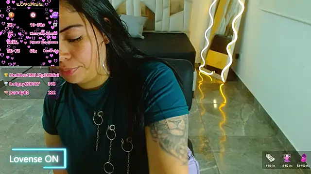 Snapshot of martinna_tay chatting on 01-24-25, 09:49 martinna tay online show from 01-24-25, 09:49