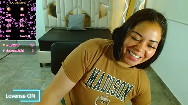 Snapshot of martinna_tay chatting on 01-25-25, 03:40 martinna tay online show from 01-25-25, 03:40