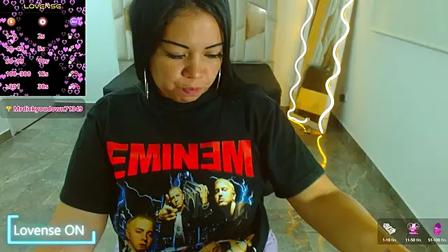 Snapshot of martinna_tay chatting on 01-26-25, 07:10 martinna tay online show from 01-26-25, 07:10