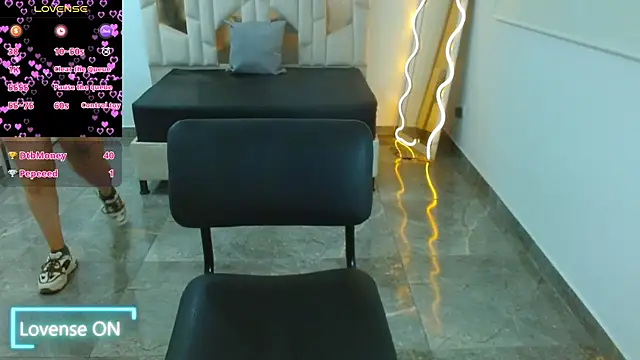 Snapshot of martinna_tay chatting on 01-29-25, 03:44 martinna tay online show from 01-29-25, 03:44