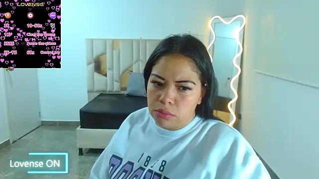 Snapshot of martinna_tay chatting on 02-04-25, 01:02 martinna tay online show from 02-04-25, 01:02