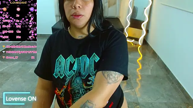 Snapshot of martinna_tay chatting on 02-09-25, 06:01 martinna tay online show from 02-09-25, 06:01