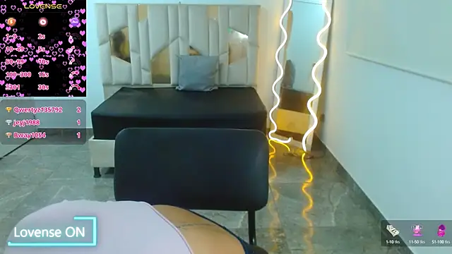 Snapshot of martinna_tay chatting on 02-10-25, 05:58 martinna tay online show from 02-10-25, 05:58