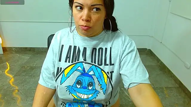 Snapshot of martinna_tay chatting on 02-26-25, 09:42 martinna tay online show from 02-26-25, 09:42