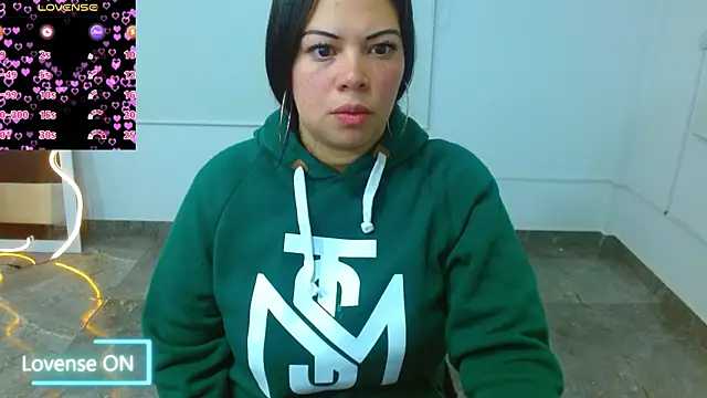 Snapshot of martinna_tay chatting on 03-08-25, 03:28 martinna tay online show from 03-08-25, 03:28