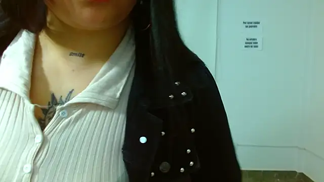 Snapshot of martinna_tay chatting on 03-10-25, 03:12 martinna tay online show from 03-10-25, 03:12