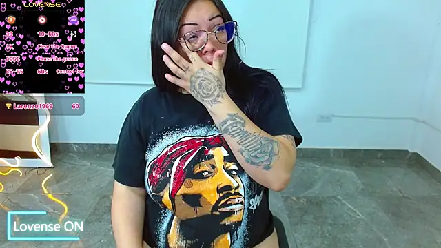 Snapshot of martinna_tay chatting on 03-19-25, 06:14 martinna tay online show from 03-19-25, 06:14