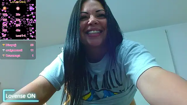 Snapshot of martinna_tay chatting on 03-21-25, 06:16 martinna tay online show from 03-21-25, 06:16