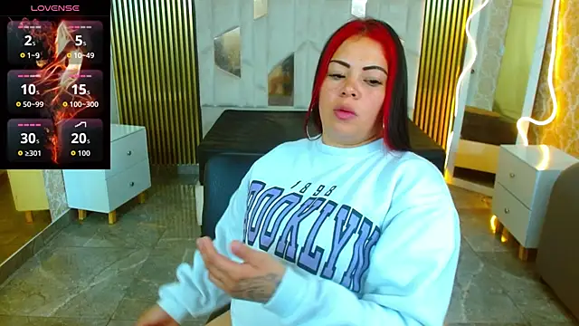 Snapshot of martinna_tay chatting on 09-15-25, 03:17 martinna tay online show from 09-15-25, 03:17