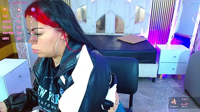 Snapshot of martinna_tay chatting on 10-19-25, 03:18 martinna tay online show from 10-19-25, 03:18