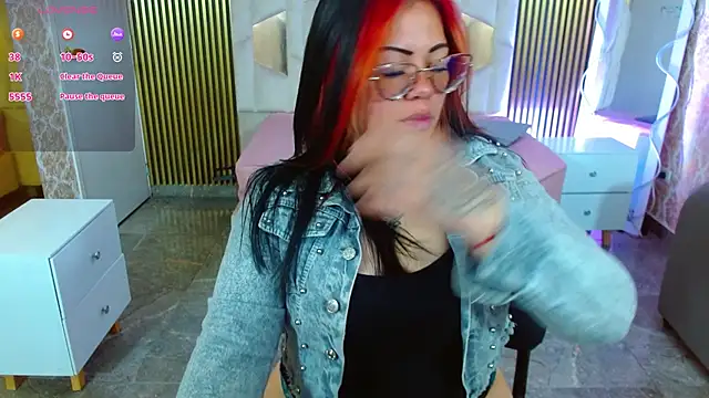 Snapshot of martinna_tay chatting on 11-10-25, 03:27 martinna tay online show from 11-10-25, 03:27