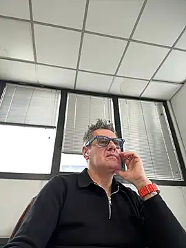 Snapshot of Britmi chatting on 01-19-26, 10:19 Britmi online show from 01-19-26, 10:19