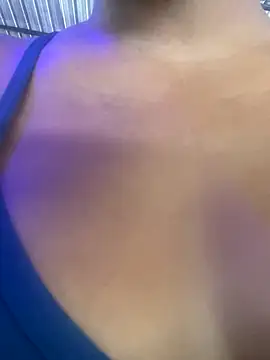 Snapshot of Berry_Bans chatting on 09-19-25, 05:24 Berry Bans online show from 09-19-25, 05:24