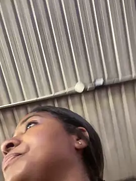 Snapshot of Berry_Bans chatting on 09-25-25, 05:38 Berry Bans online show from 09-25-25, 05:38