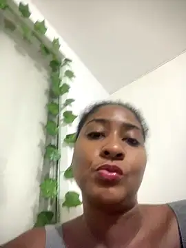 Snapshot of Berry_Bans chatting on 10-06-25, 12:57 Berry Bans online show from 10-06-25, 12:57