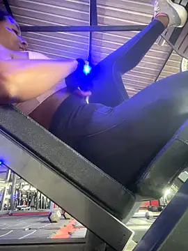 Snapshot of Berry_Bans chatting on 11-19-25, 05:13 Berry Bans online show from 11-19-25, 05:13