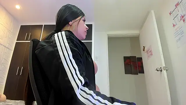 Snapshot of Charlotte_Ice1 chatting on 12-23-24, 01:45 Charlotte Ice1 online show from 12-23-24, 01:45