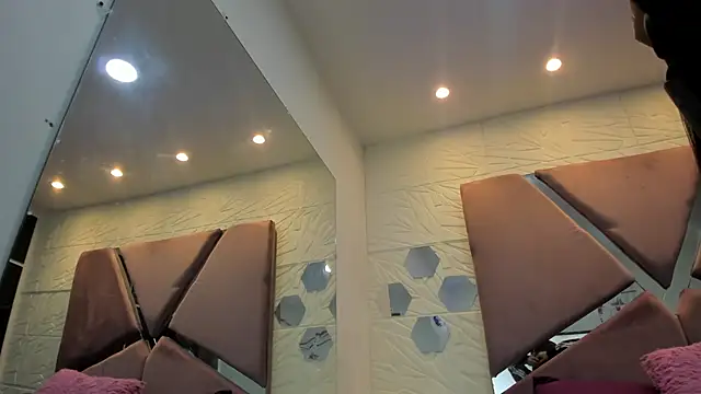 Snapshot of Charlotte_Ice1 chatting on 12-29-24, 05:12 Charlotte Ice1 online show from 12-29-24, 05:12