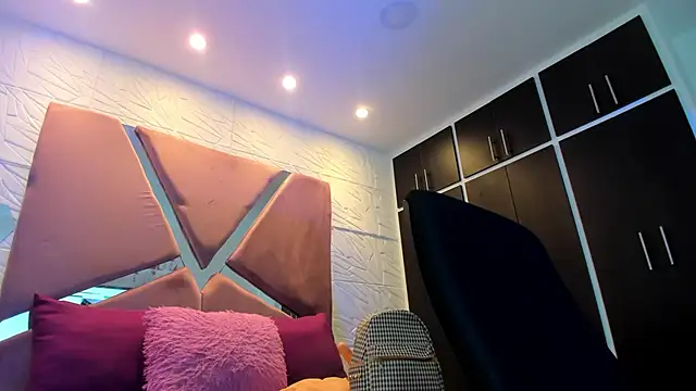 Snapshot of Charlotte_Ice1 chatting on 01-13-25, 05:55 Charlotte Ice1 online show from 01-13-25, 05:55