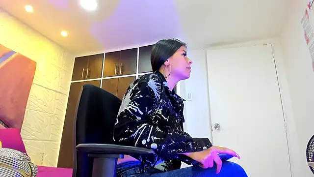 Snapshot of Charlotte_Ice1 chatting on 02-01-25, 05:05 Charlotte Ice1 online show from 02-01-25, 05:05