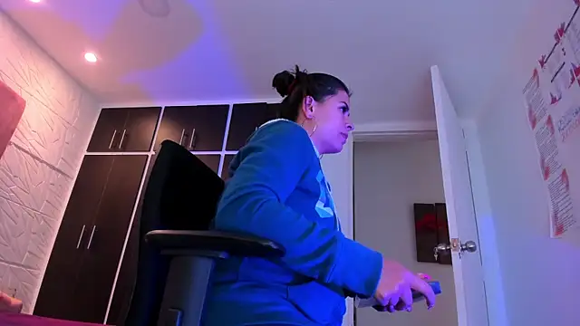 Snapshot of Charlotte_Ice1 chatting on 02-12-25, 05:16 Charlotte Ice1 online show from 02-12-25, 05:16