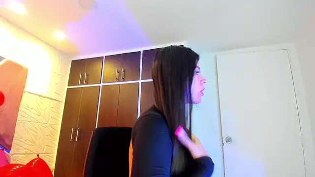 Snapshot of Charlotte_Ice1 chatting on 02-18-25, 01:22 Charlotte Ice1 online show from 02-18-25, 01:22