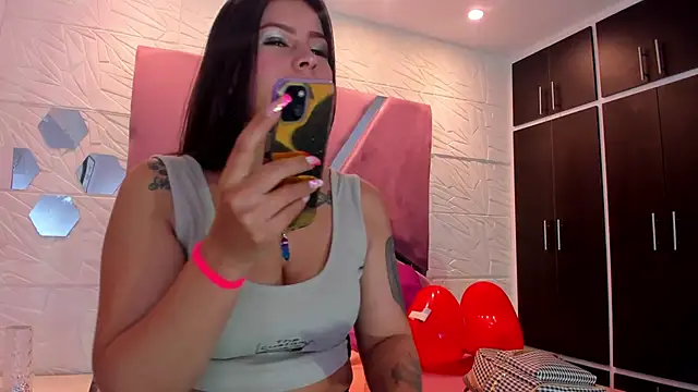 Snapshot of Charlotte_Ice1 chatting on 02-20-25, 04:46 Charlotte Ice1 online show from 02-20-25, 04:46