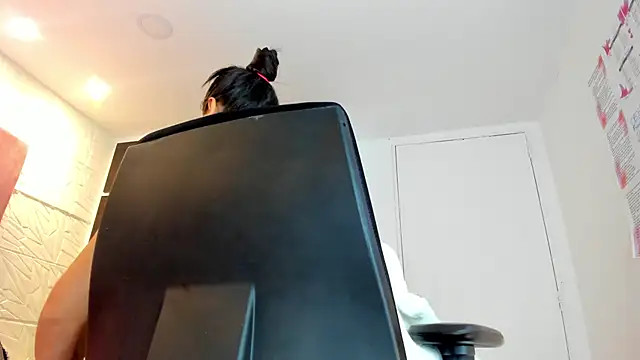 Snapshot of Charlotte_Ice1 chatting on 02-22-25, 04:09 Charlotte Ice1 online show from 02-22-25, 04:09