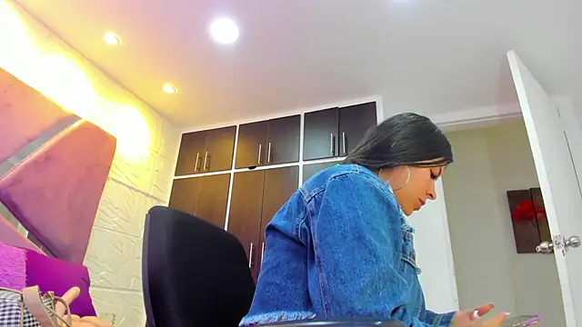 Snapshot of Charlotte_Ice1 chatting on 03-12-25, 03:18 Charlotte Ice1 online show from 03-12-25, 03:18